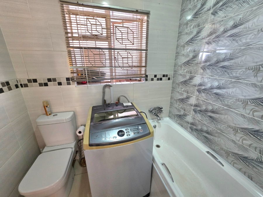 2 Bedroom Property for Sale in Bohlokong Free State